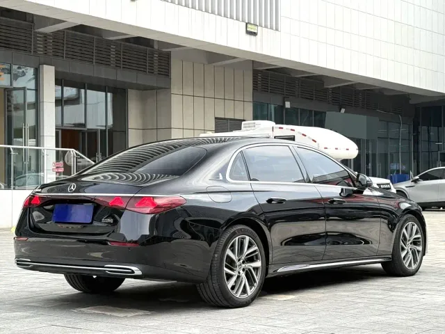 Mercedes-Benz E-Class — Фото автомобиля 7