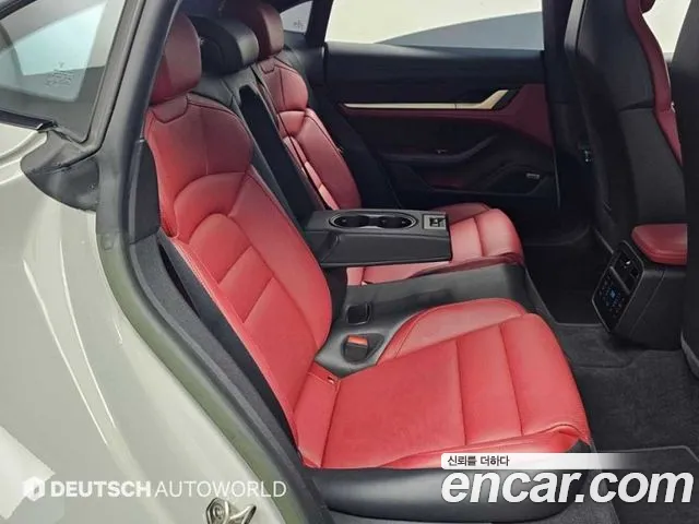 Porsche Taycan — Фото автомобиля 7