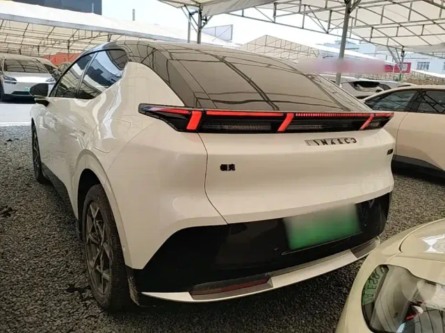 Lynk & Co Z20 — Фото автомобиля 4