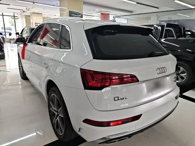 Audi Q5L — Фото автомобиля 4