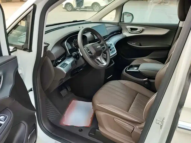 Roewe iMAX8 — Фото автомобиля 15