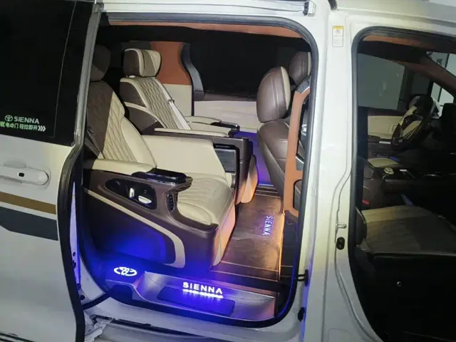 Toyota Sienna — Фото автомобиля 11