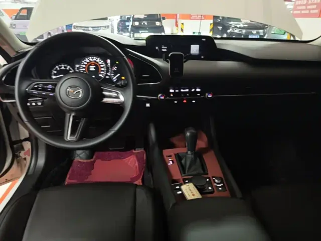 Mazda Axela — Фото автомобиля 9