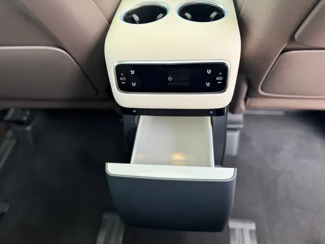 Li Auto MEGA — Фото автомобиля 14