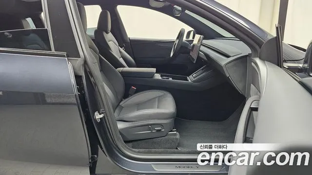 Tesla Model Y — Фото автомобиля 16