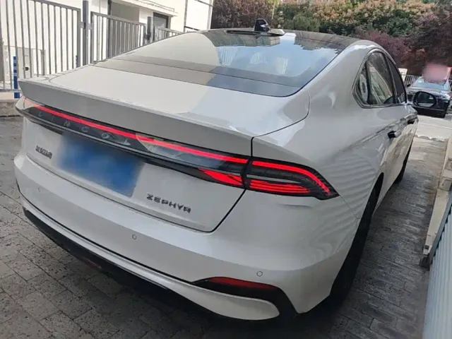 Lincoln Z — Фото автомобиля 6