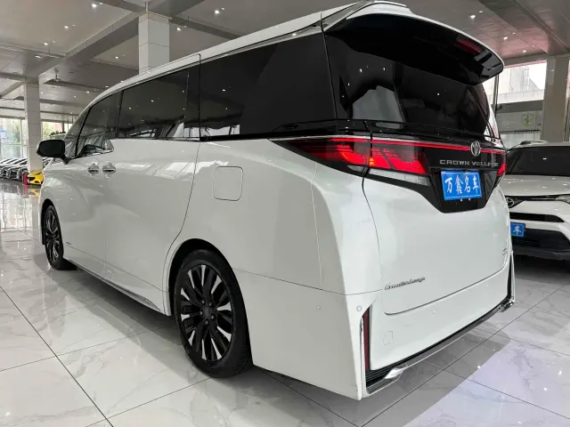 Toyota Vellfire — Фото автомобиля 20