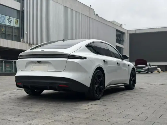 Nio ET5 — Фото автомобиля 6