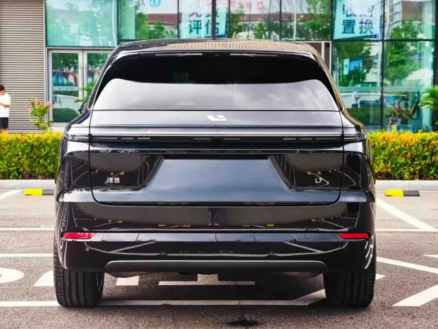 Li Auto L7 — Фото автомобиля 9
