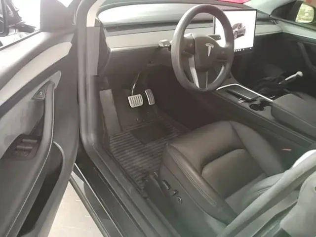 Tesla Model Y — Фото автомобиля 15