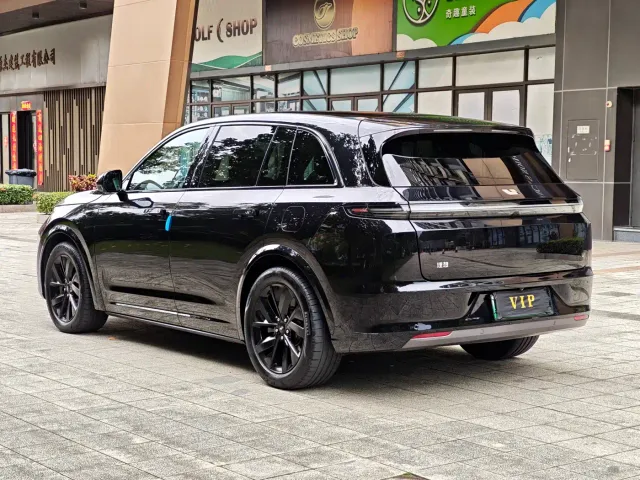 Li Auto L7 — Фото автомобиля 16
