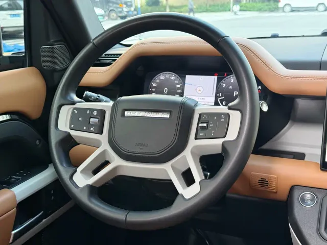 Land Rover Defender — Фото автомобиля 15