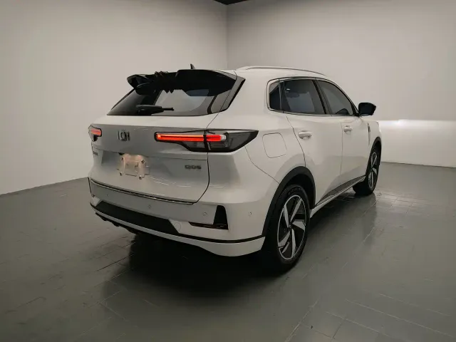 Changan Qiyuan Q05 — Фото автомобиля 7