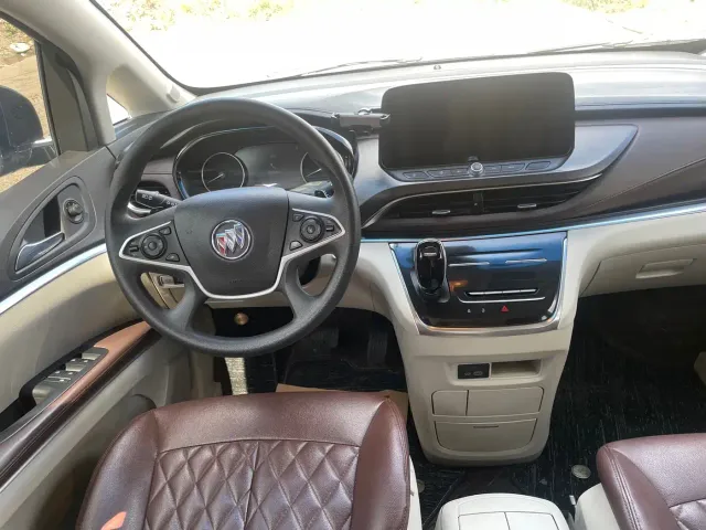 Buick GL8 — Фото автомобиля 11