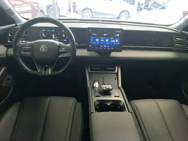 BYD Qin L — Фото автомобиля 9