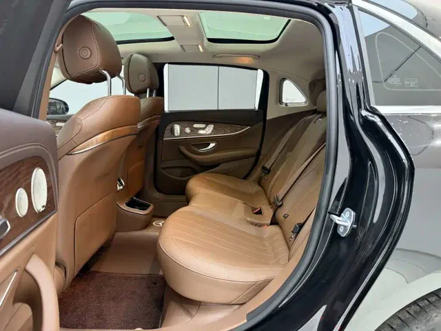 Mercedes-Benz E-Class — Фото автомобиля 17