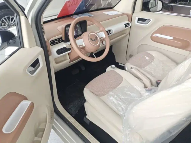 Wuling Hongguang Mini EV — Фото автомобиля 15