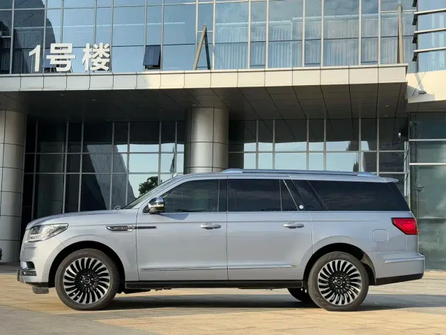 Lincoln Navigator — Фото автомобиля 17