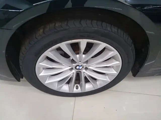 BMW 5 Series — Фото автомобиля 22