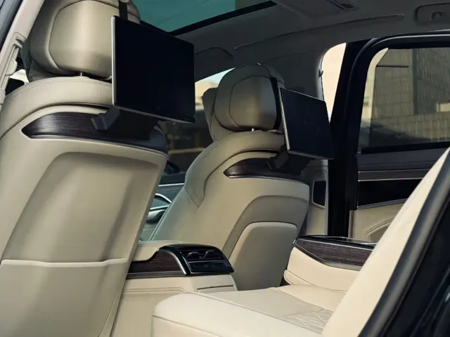 Audi A8 — Фото автомобиля 9