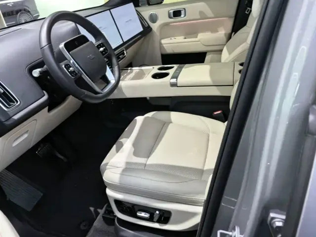 Li Auto L9 — Фото автомобиля 14