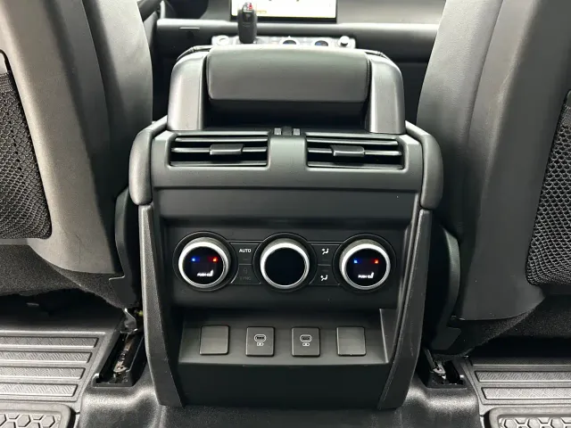 Land Rover Defender — Фото автомобиля 19