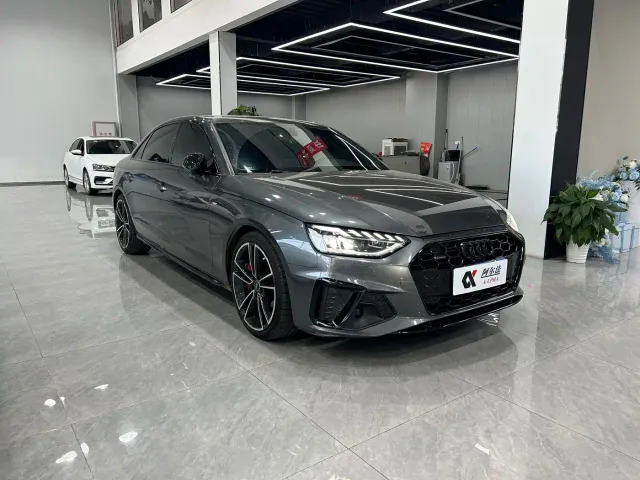 Audi A4L — Фото автомобиля 3