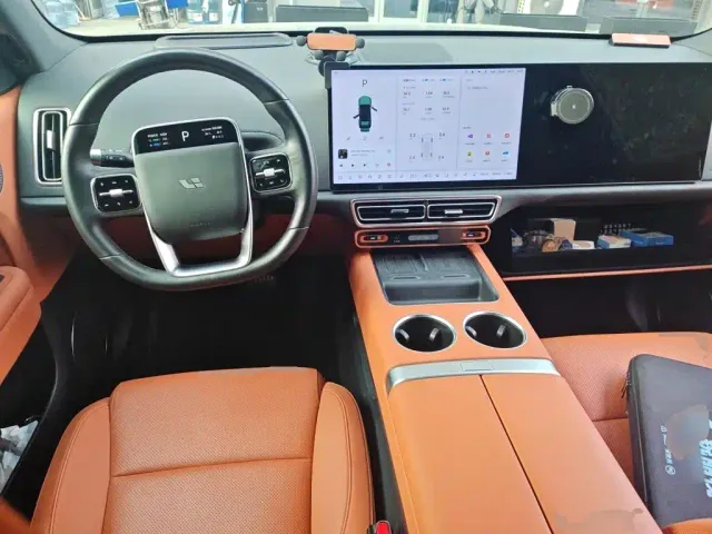 Li Auto L6 — Фото автомобиля 5