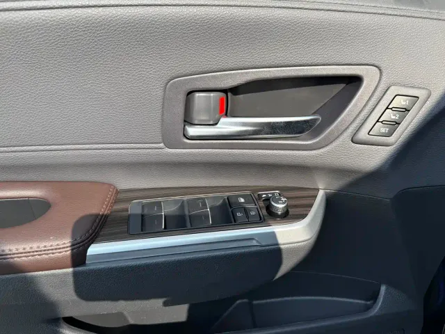 Toyota Sienna — Фото автомобиля 8