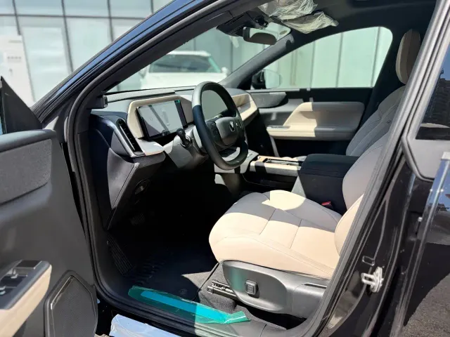 Volvo XC70 Plug-in Hybrid — Фото автомобиля 10