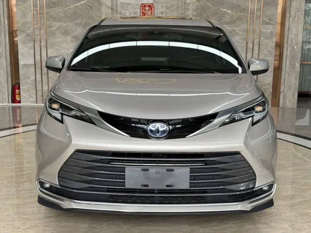 Toyota Sienna — Фото автомобиля 2