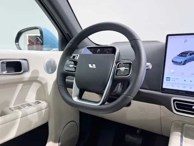 Li Auto L7 — Фото автомобиля 12