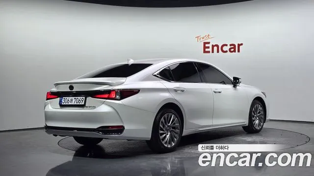 Lexus ES 7th Gen — Фото автомобиля 2