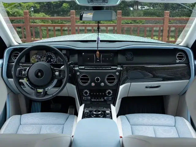 Rolls-Royce Cullinan — Фото автомобиля 12