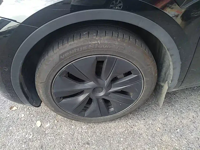 Tesla Model Y — Фото автомобиля 22