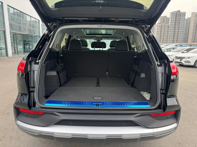 Audi Q6 — Фото автомобиля 14