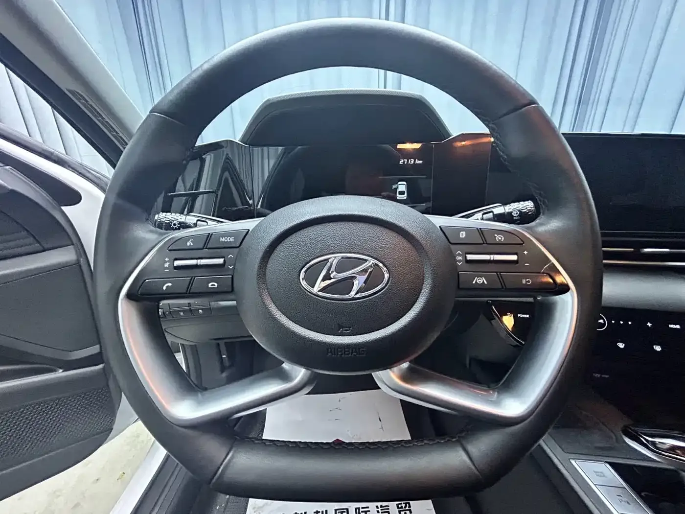Hyundai Elantra 2022 1.5L CVT LUX Premium Edition — Фото автомобиля 6