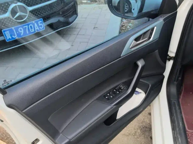 Volkswagen Lavida — Фото автомобиля 7