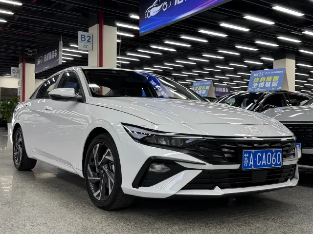 Hyundai Elantra — Фото автомобиля 3
