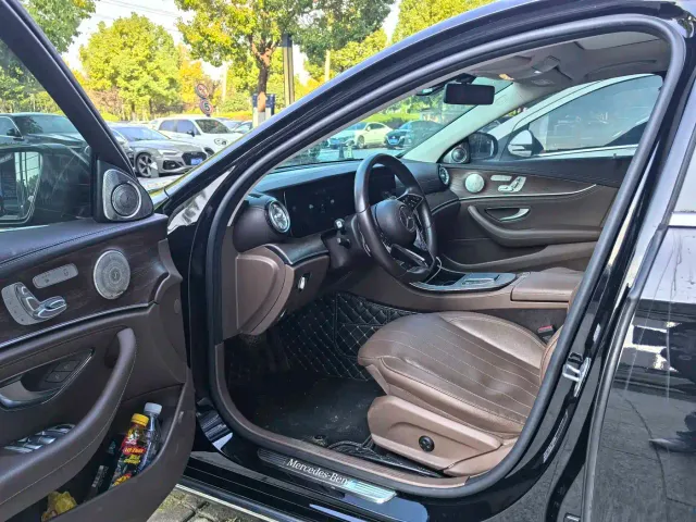 Mercedes-Benz E-Class — Фото автомобиля 4