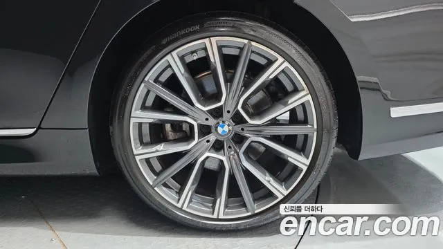 BMW 7-Series — Фото автомобиля 14