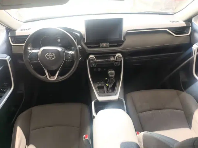 Toyota RAV4 — Фото автомобиля 9