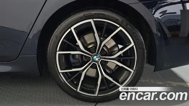 BMW 5-Series — Фото автомобиля 19