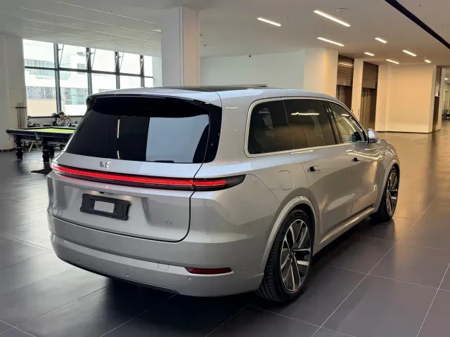 Li Auto L9 — Фото автомобиля 6