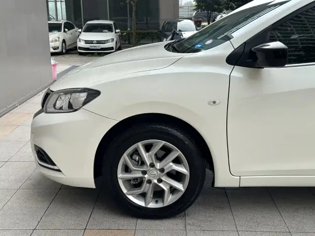 Nissan Tiida — Фото автомобиля 5