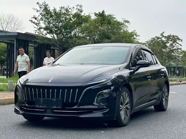 Фотография автомобиля — Hongqi E-QM5