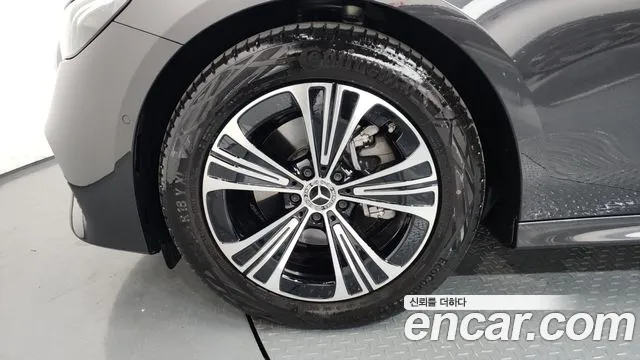Mercedes-Benz E-Class — Фото автомобиля 5