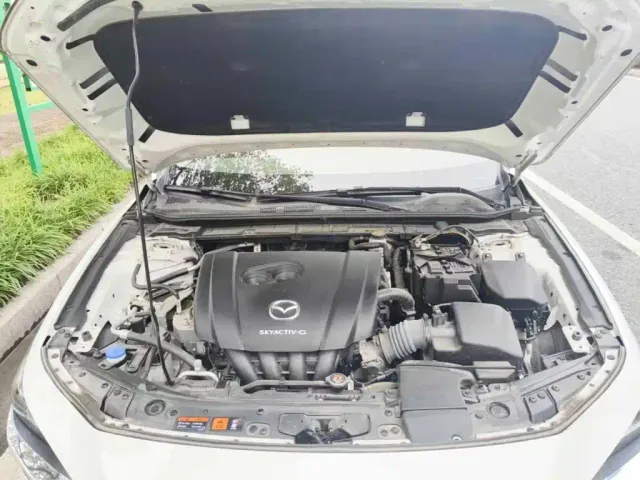 Mazda Axela — Фото автомобиля 4