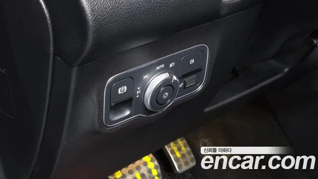 Mercedes-Benz GLB-Class — Фото автомобиля 16