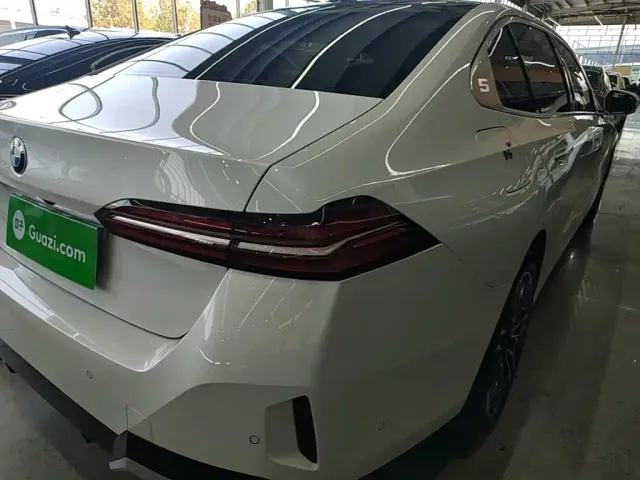 BMW 5 Series — Фото автомобиля 7